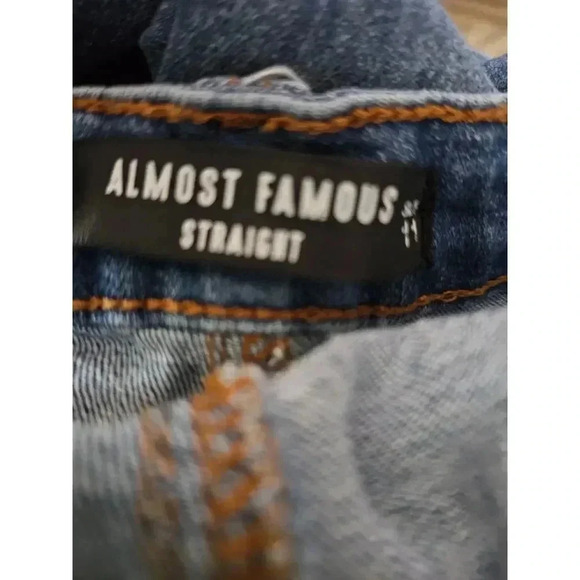 Almost Famous Faded Capris Jeans Size 11 - Picture 7 of 8
